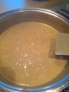 Currygeschnetzeltes im Topf köchelnd
