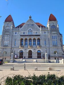 historisches Gebäude am Hauptbahnhofsplatz