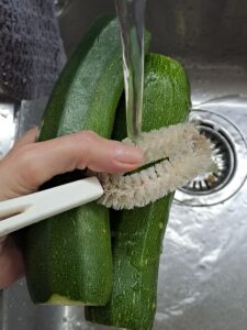 Zucchini bürsten