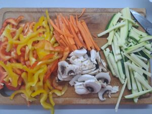 geschnittene Paprika, Karotte, Zucchini und Champignon