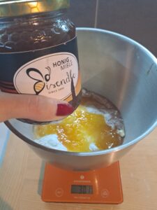 Honig zum Lebkuchenteig