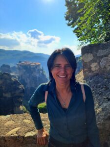 Kloster Varlaam mit Karin im Vordergrund