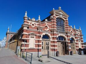 Market Hall am Hafen von außen