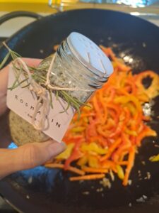 mit Rosmarinsalz Paprika und Karotten anreichern