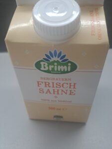 eine Packung frische Sahne