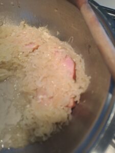 Selchkarree mit Kraut bedecken