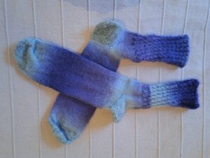 Frauensocken mit Zopfmuster-Bündchen