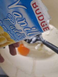 Puddingpulver dazugeben