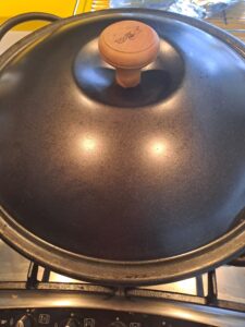 Wok bei geschlossenem Deckel köcheln