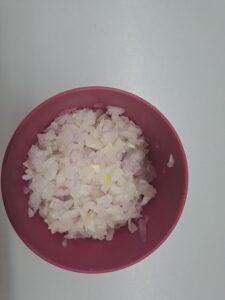 Zwiebel kleinwürfelig geschnitten