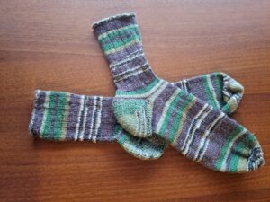 Herrensocken aus bunter Sockenwolle