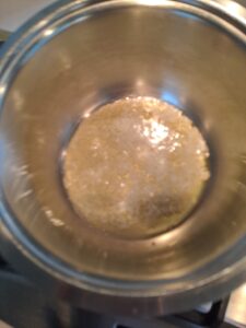 geschmolzene Butter im Kochtopf