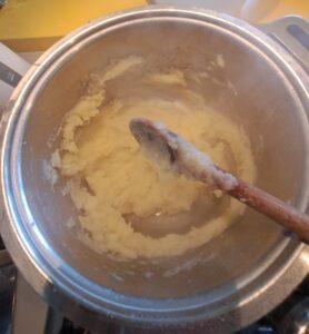 Kartoffelpüree gut verrühren
