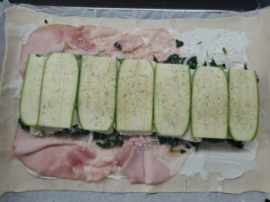 Salz auf die Zucchini