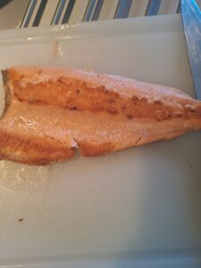 gar gebratenen Fisch teilen
