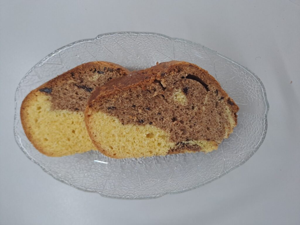 Marmorkuchen angerichtet