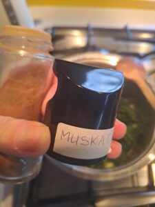 mit Muskatnuss würzen