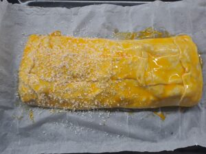 Parmesan auf 2/3 des Strudels