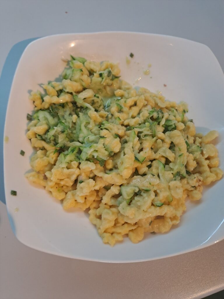 histaminarme Spatzlen mit Zucchini-Salbei-Sauce