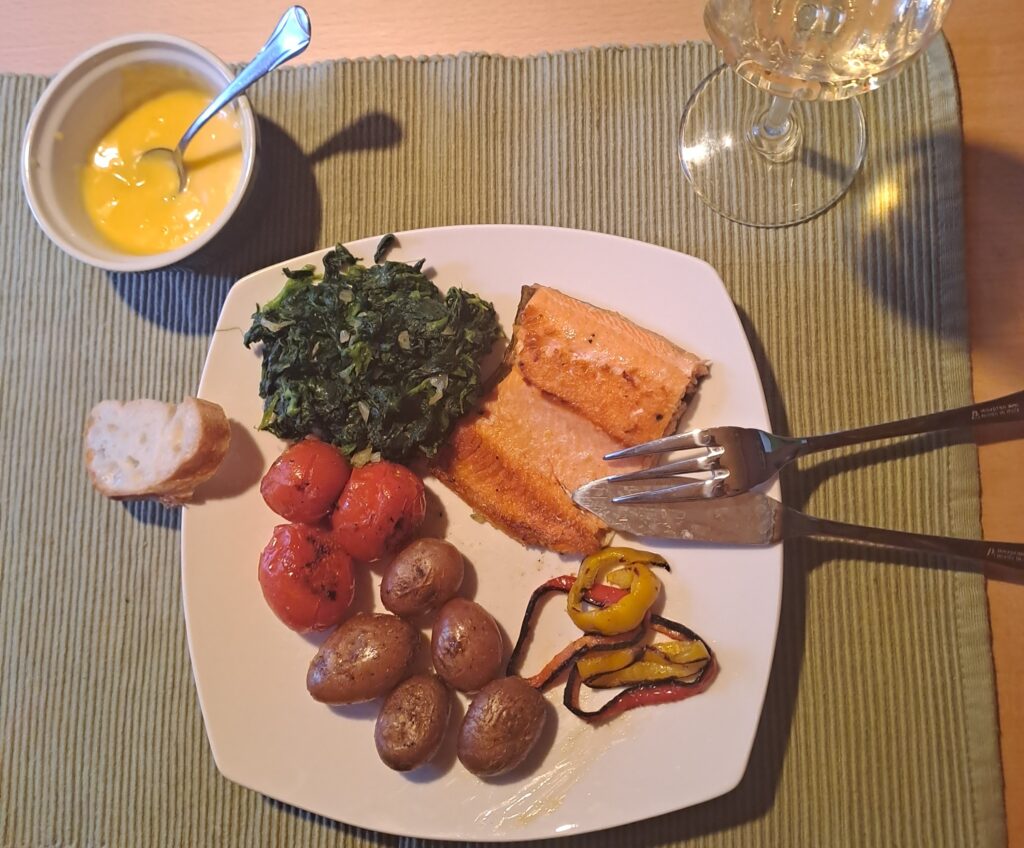 Spinat bzw. Mangold mit Fisch und Gemüse