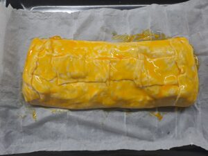 Strudel mit Eigelb einstreichen