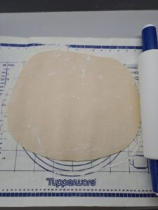 Pizzateig ausrollen