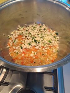Zucchini in den Topf