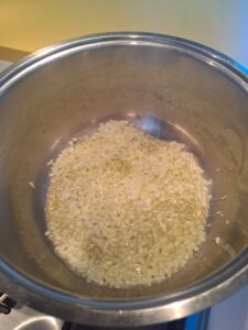 Zwiebel anschwitzen