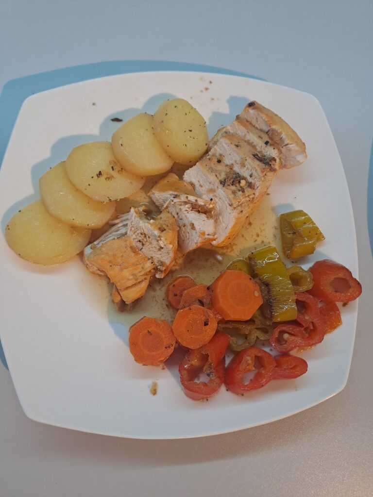 Huhn mit Gemüse und Kartoffeln