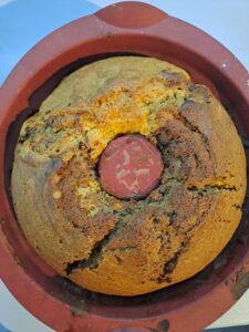 gebackener Marmorkuchen in der Form
