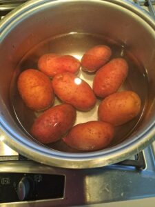 Kartoffel mit ausreichend Wasser bedecken