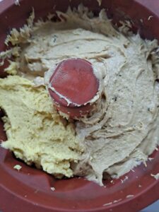 ofenfertig vorbereiteter Marmorkuchenteig