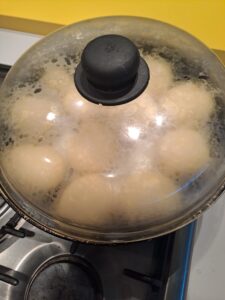 Krapfen bei geschlossenem Deckel auf erster Seite backen