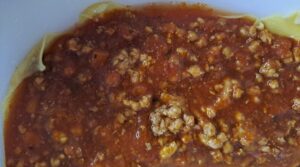 Bolognese Sauce großzügig draufgeben