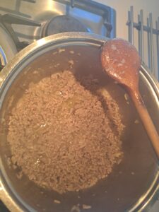 Zwiebel und Hack gut angebraten