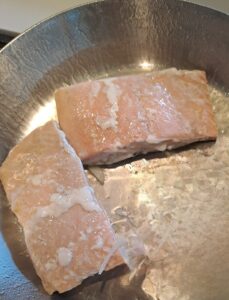 Lachs beidseitig anbraten