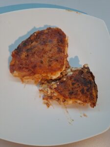 Lasagne mit Bolognese Sauce angerichtet