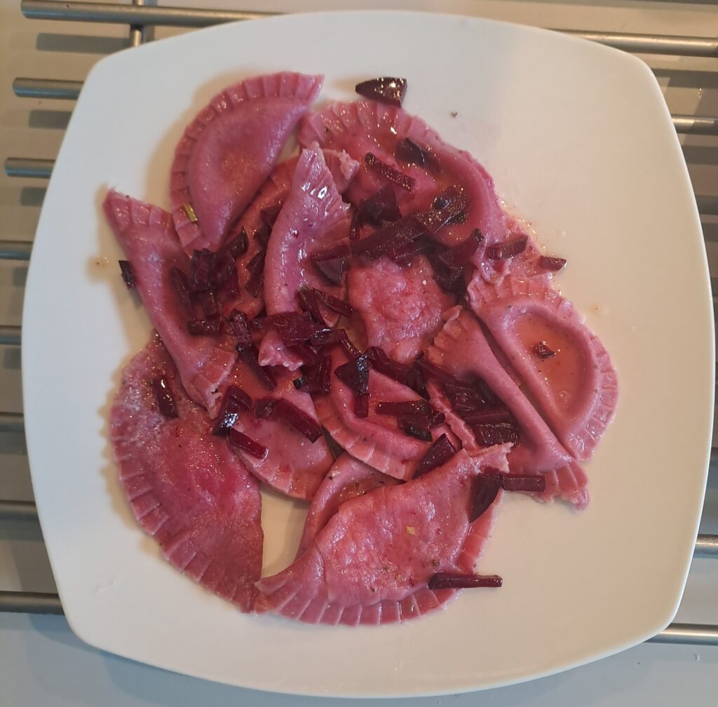Rohnenteigtaschen angerichtet