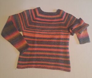 Raglanpullover von oben in einem Stück in Multicolor-Schurwolle mit Mohair gestrickt