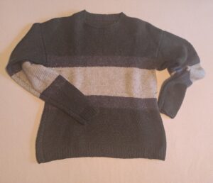 dreifarbiger Herrenpullover im Halbleinen-Muster