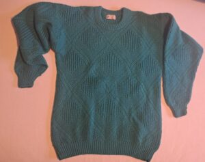 grüner Herrenpullover komplett mit Rautenmuster