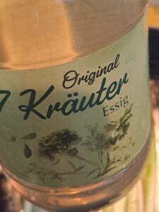 Kräuteressig dazugeben