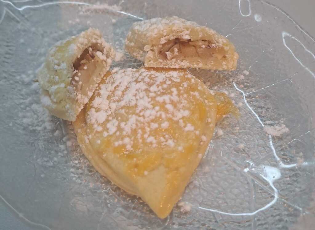süße Topfenkrapferl angerichtet