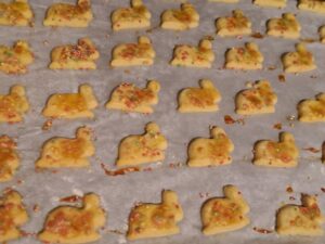 sitzende Hasenkekse gebacken