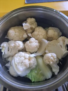 Blumenkohl in Röschen geteilt bissfest kochen