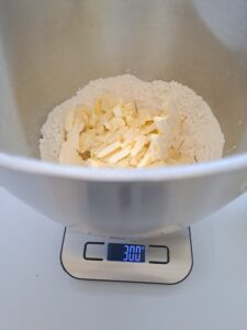 Butter in Stückchen geschnitten