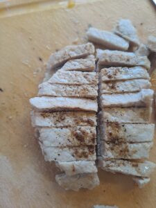 Schnitzel zu Stiften schneiden