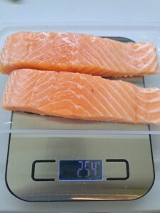 Lachsfilets entgrätet und gewaschen