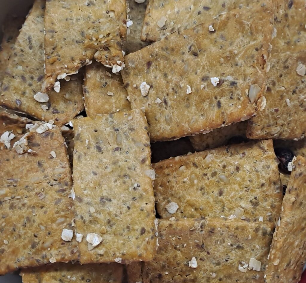 Protein-Kräcker angerichtet
