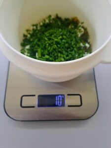 Schnittlauch geschnitten für die Spargel-Sauce
